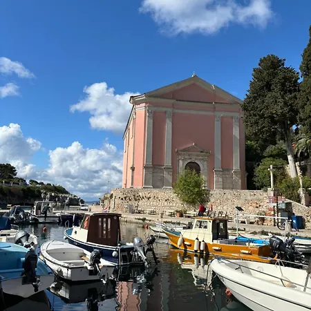 Captain' S Boutique Отель 4*