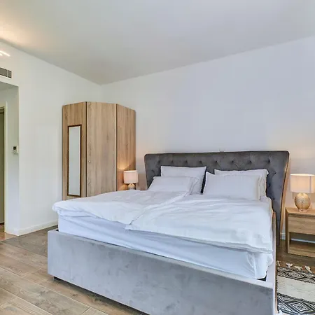 Отель Captain' S Boutique