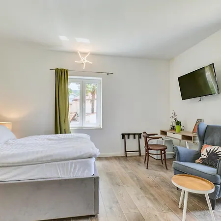 Отель Captain' S Boutique 4*