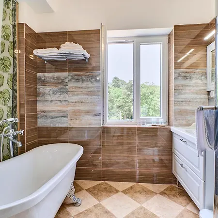 Captain' S Boutique Отель