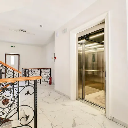 Отель Captain' S Boutique