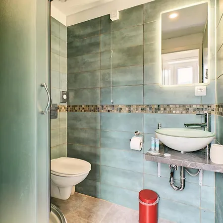 Captain' S Boutique Отель