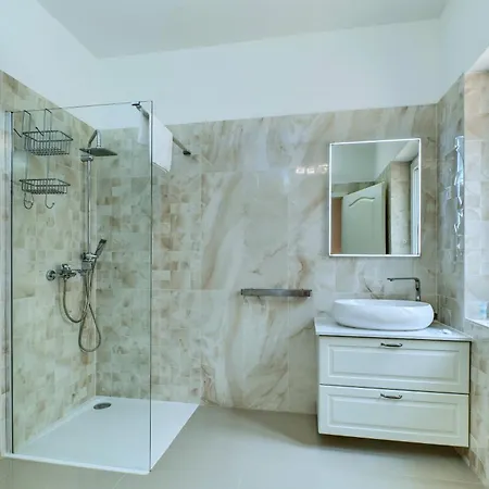 Отель Captain' S Boutique