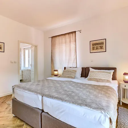 Отель Captain' S Boutique 4*