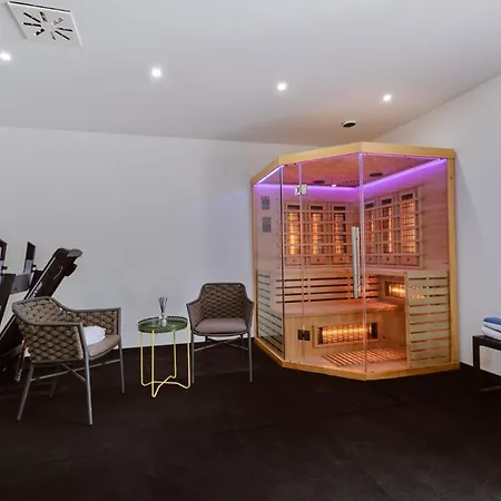 Отель Captain' S Boutique 4*